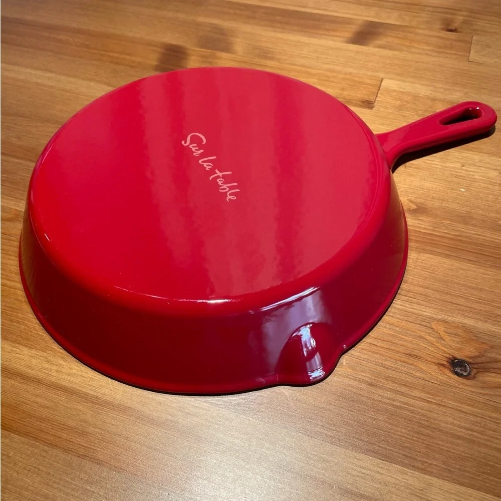 NWOT Sur La Table Enameled Cast Iron Skillet 10